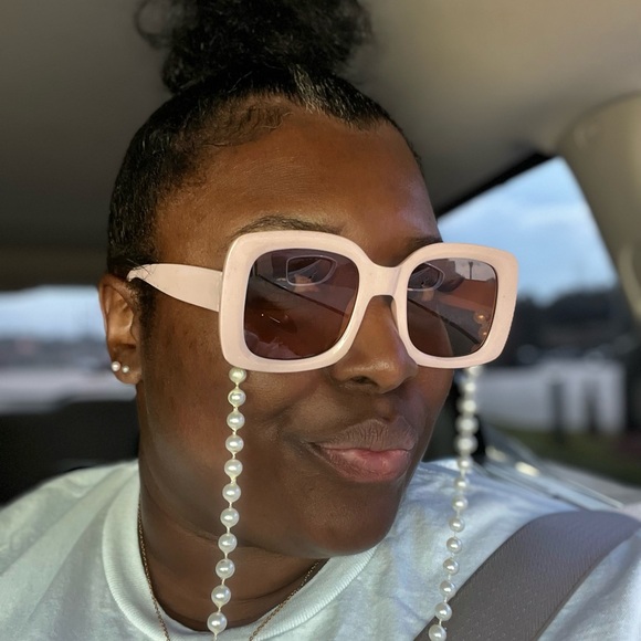 Meet your Posher, Nikki Todd 🎀ThePinkLadyHouse🎀 - Picture 2 of 13